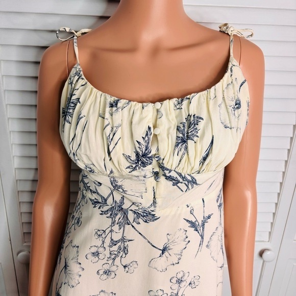 ASTR Mon Cherri Floral Print Tie Shoulder Minidress Size Medium - Picture 3 of 10